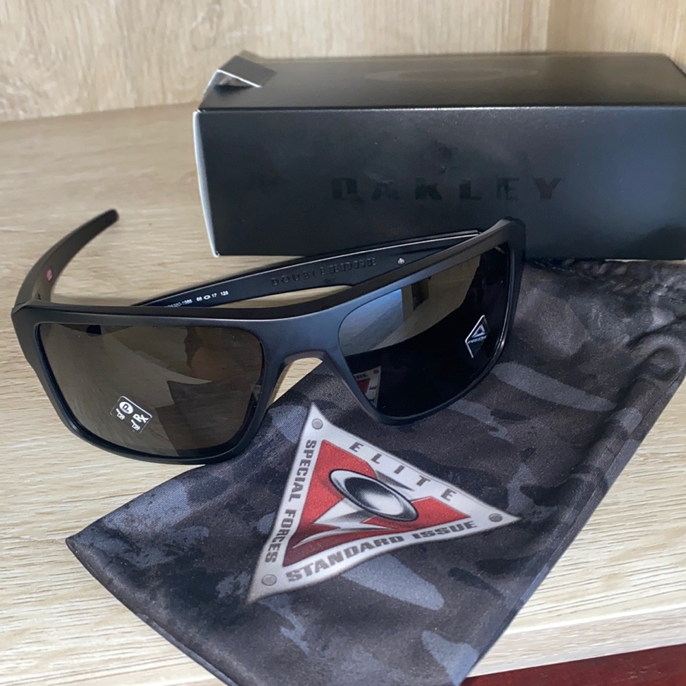 Brand new Oakley polarized sunglasses